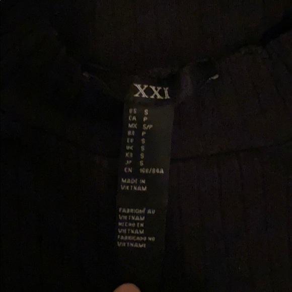 Black turtleneck striped fabric - Picture 2 of 3